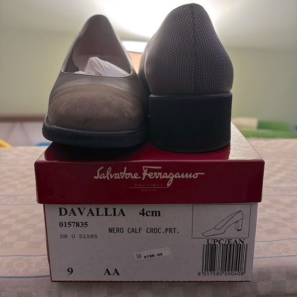 Gorgeous, brand new never worn forest green elegant shoes. - Picture 1 of 6